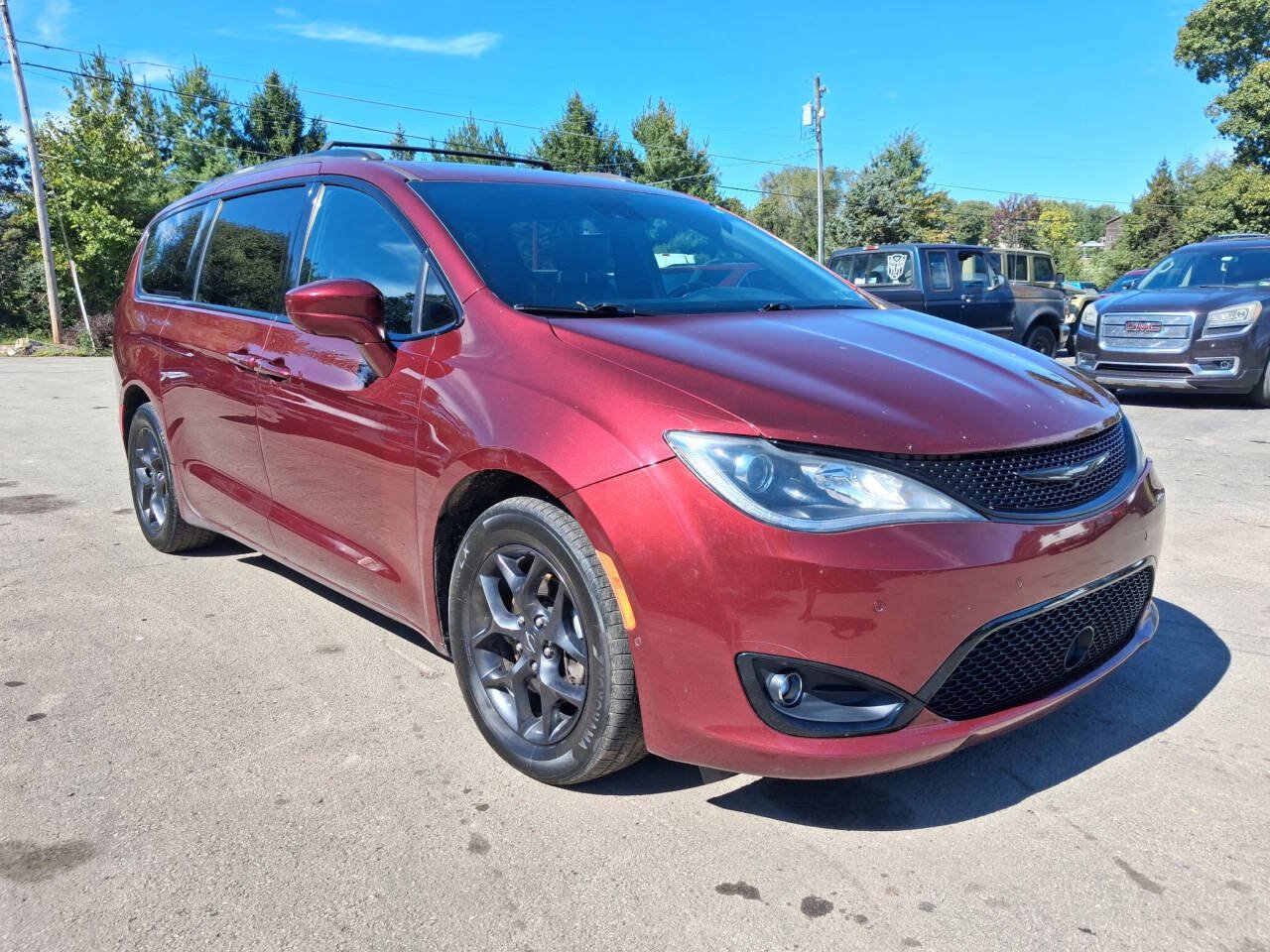 Used 2020 Chrysler Pacifica Touring-L Plus w/ Advanced Safetytec Group FWD image 1