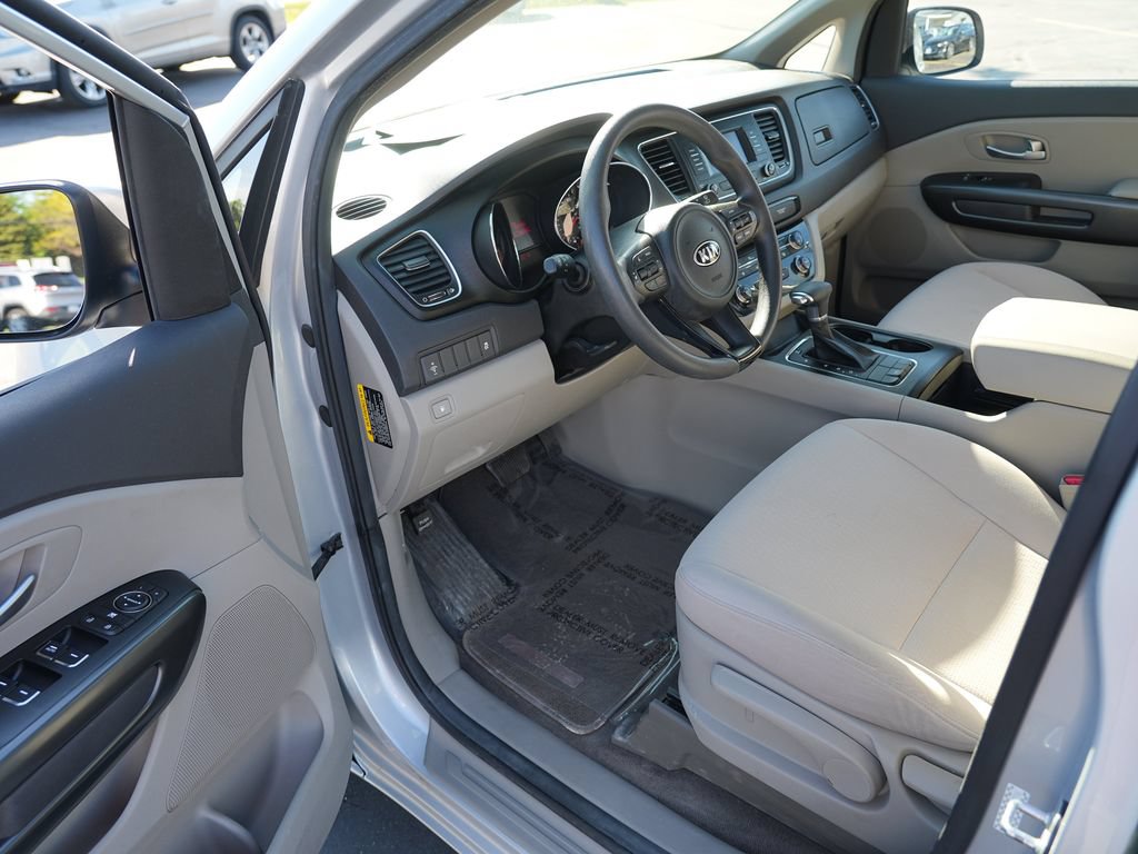 Used 2018 Kia Sedona L FWD image 13