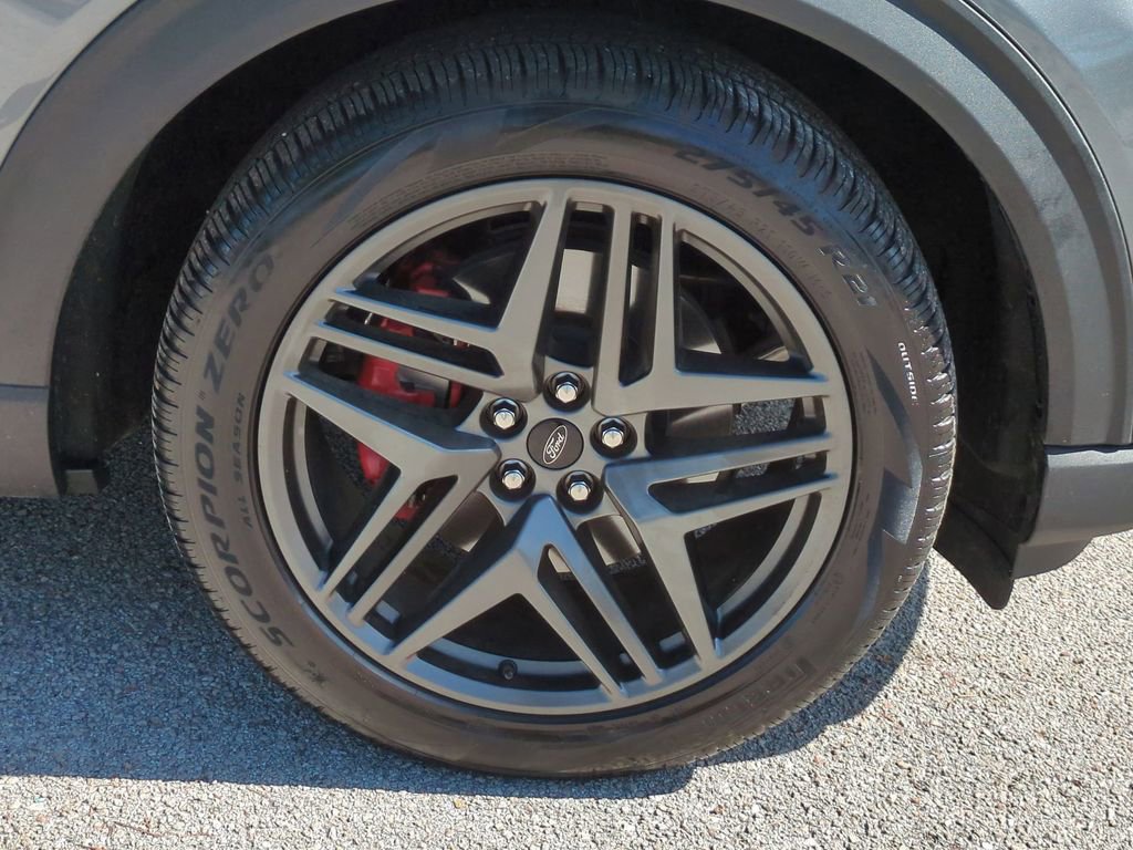 Used 2025 Ford Explorer ST image 11