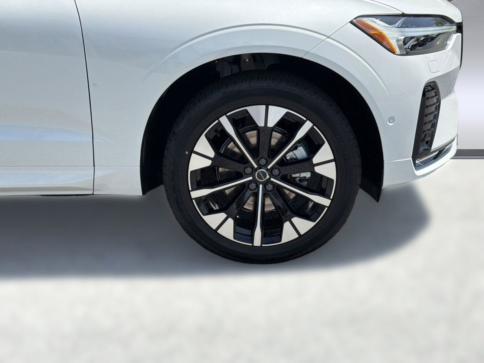 New 2026 Volvo XC60 B5 Plus w/ Climate Package AWD/4WD image 11