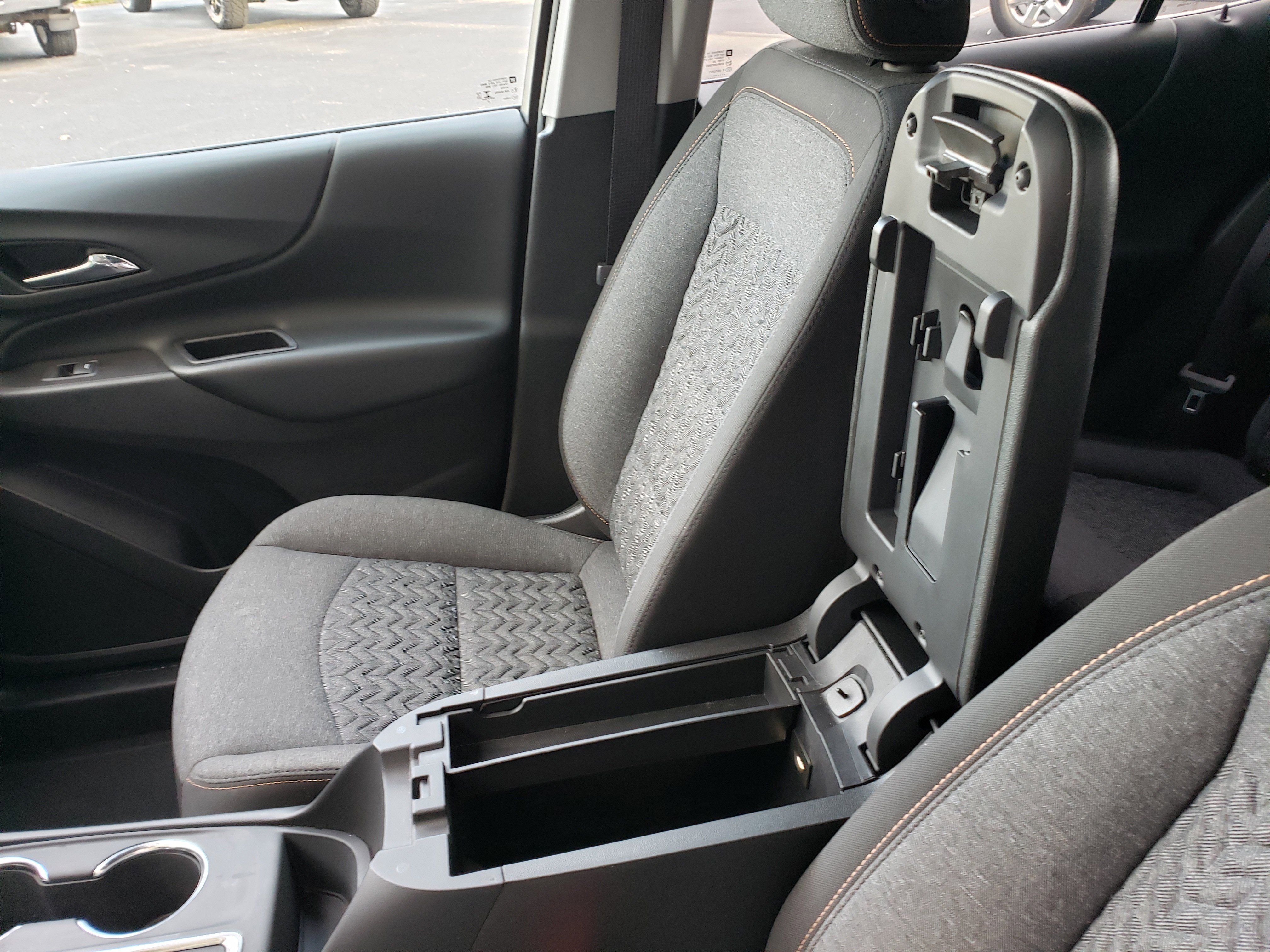 Used 2022 Chevrolet Equinox LT w/ Driver Convenience Package image 28