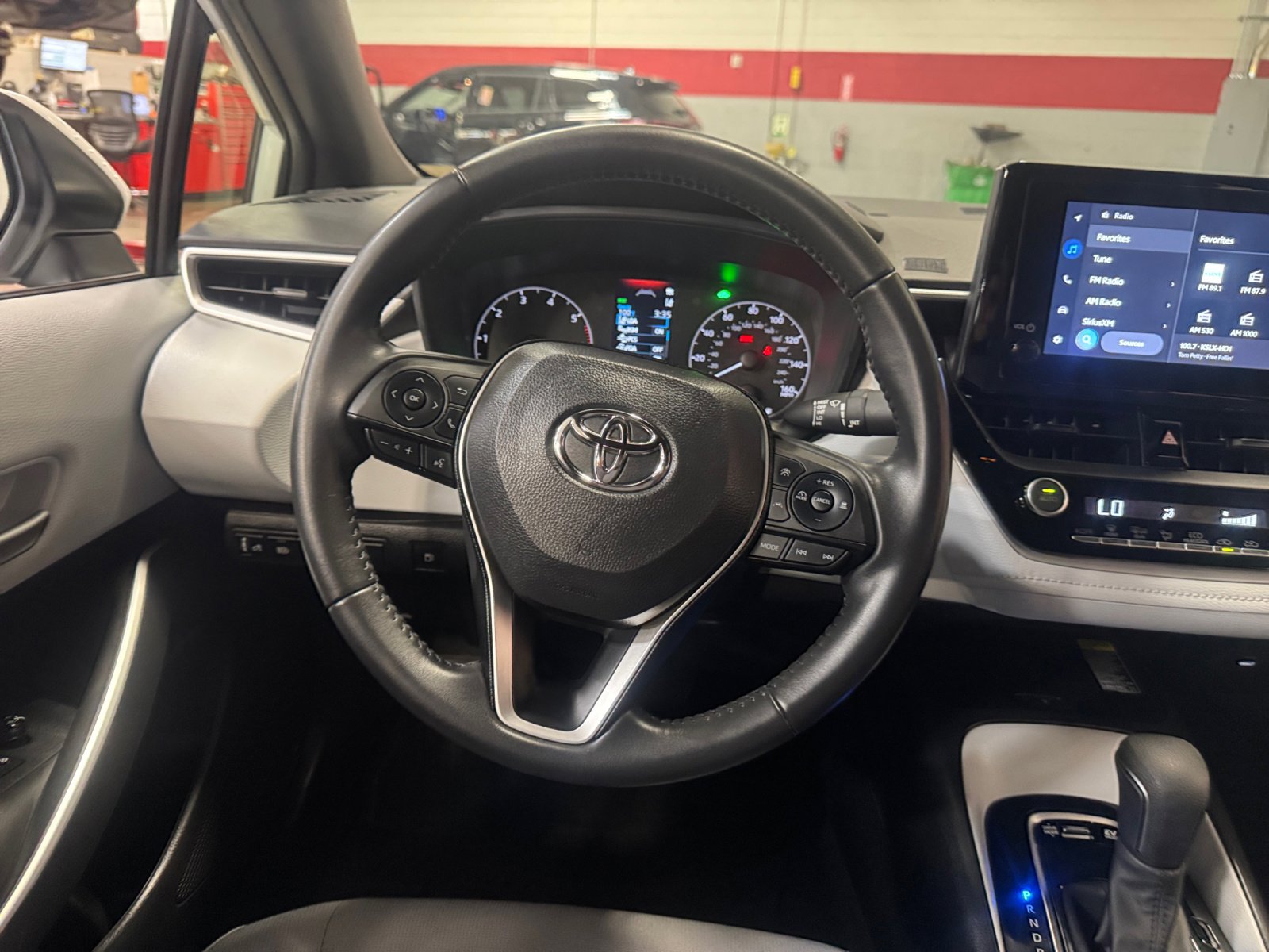 Certified 2024 Toyota Corolla SE w/ SE Package image 9