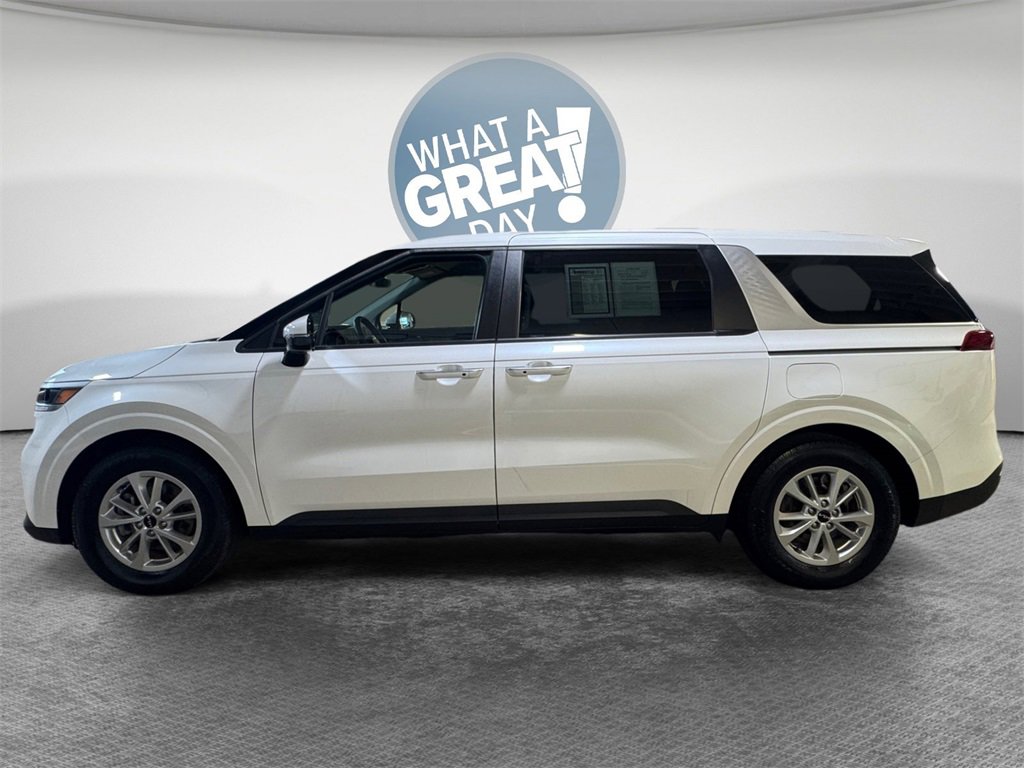 Used 2023 Kia Carnival LX image 7