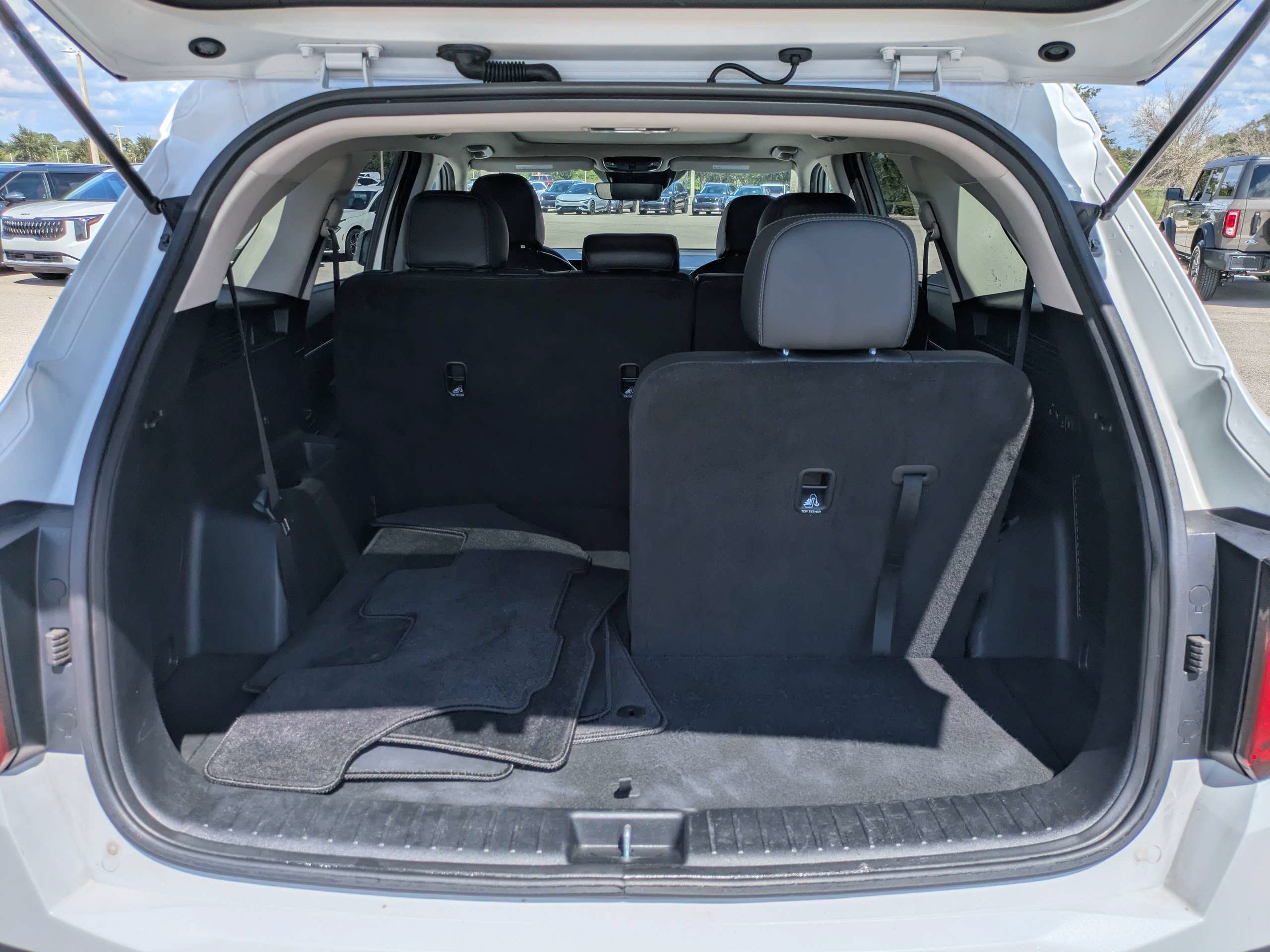 Certified 2025 Kia Sorento S w/ Panoramic Sunroof Package FWD image 12