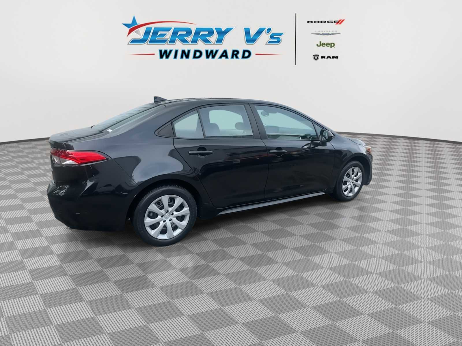 Used 2022 Toyota Corolla LE image 8