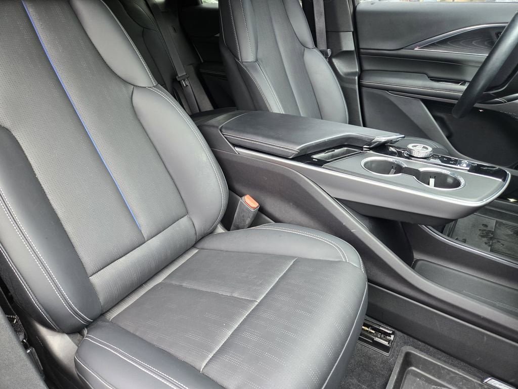 Used 2024 Cadillac Lyriq Sport w/ LPO, Floor Liner Package AWD/4WD image 7