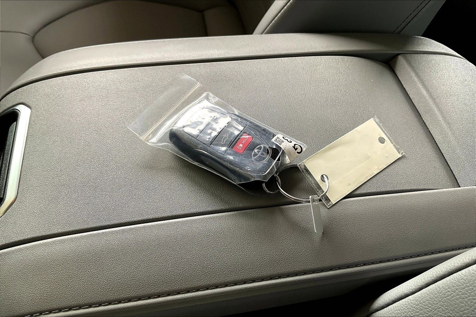 Used 2025 Toyota Highlander XLE image 34