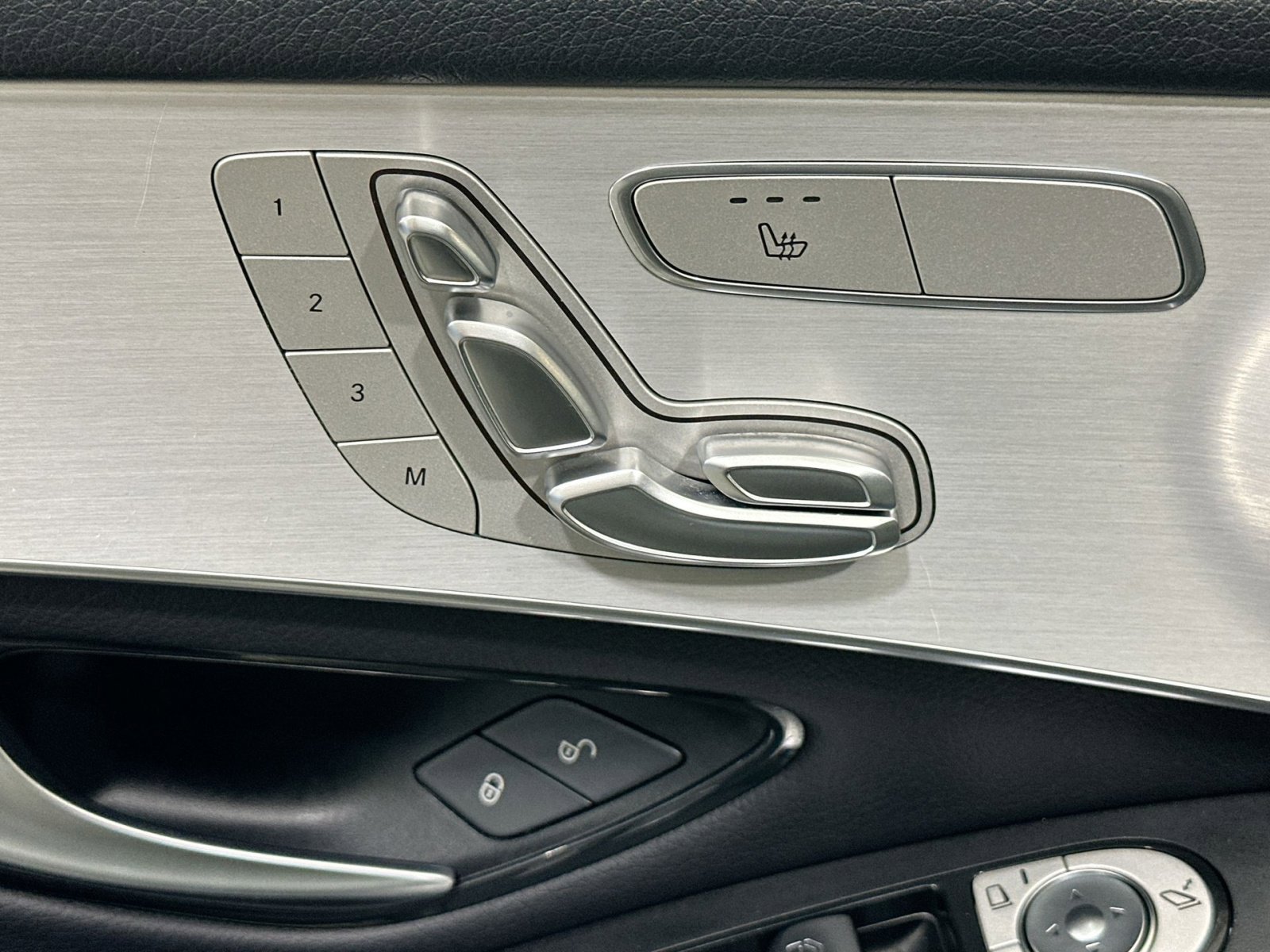 Used 2022 Mercedes-Benz GLC 300 4MATIC image 17