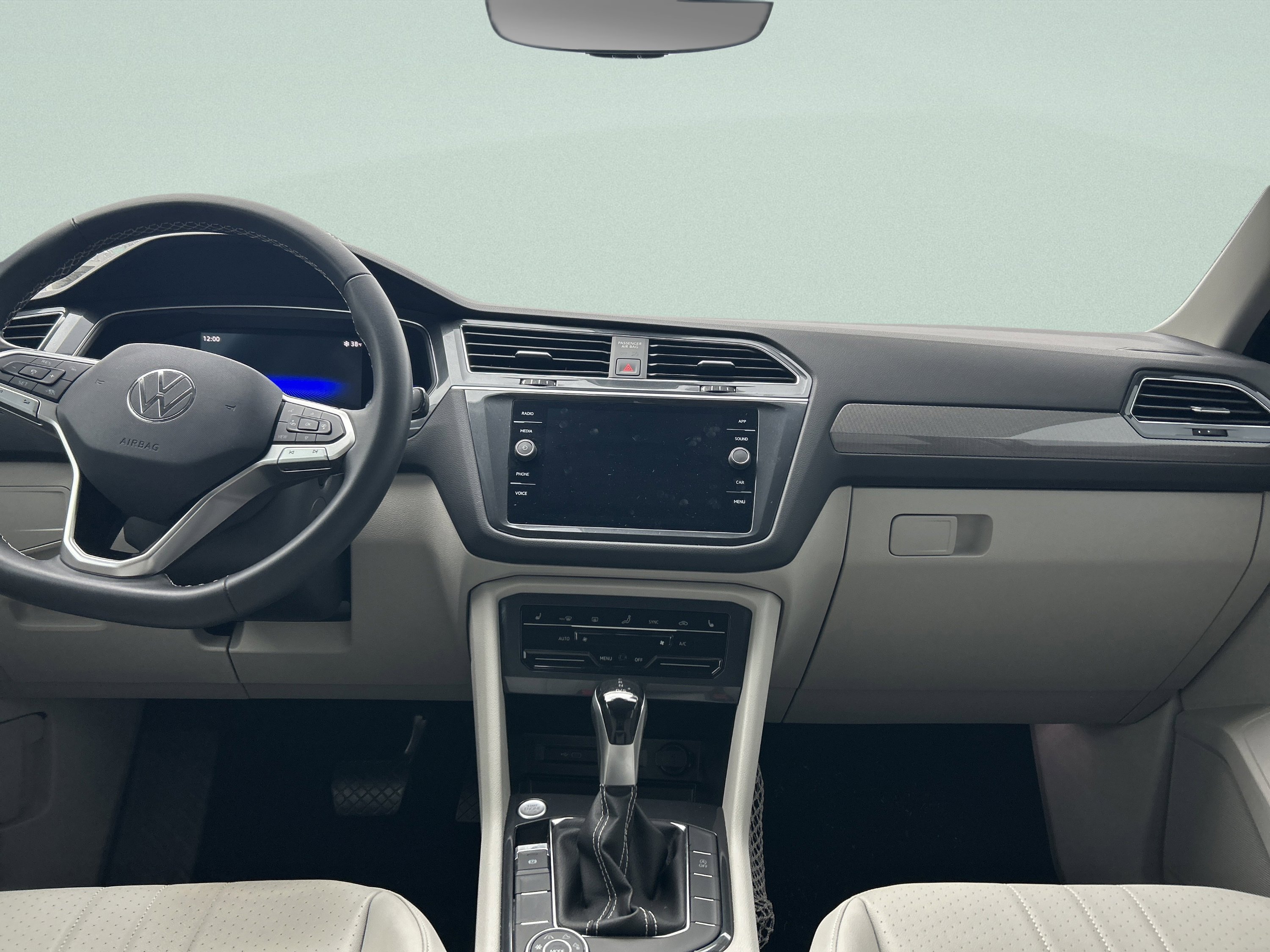 Used 2022 Volkswagen Tiguan SE AWD/4WD image 33