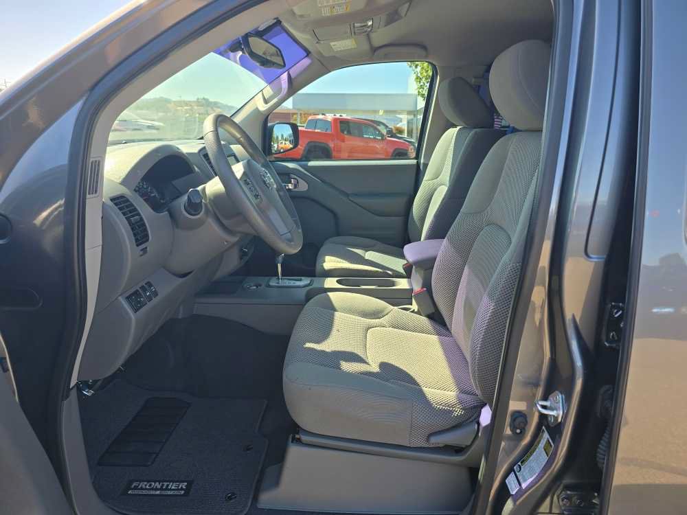 Used 2021 Nissan Frontier SV w/ Midnight Edition Floor Mats AWD/4WD image 9