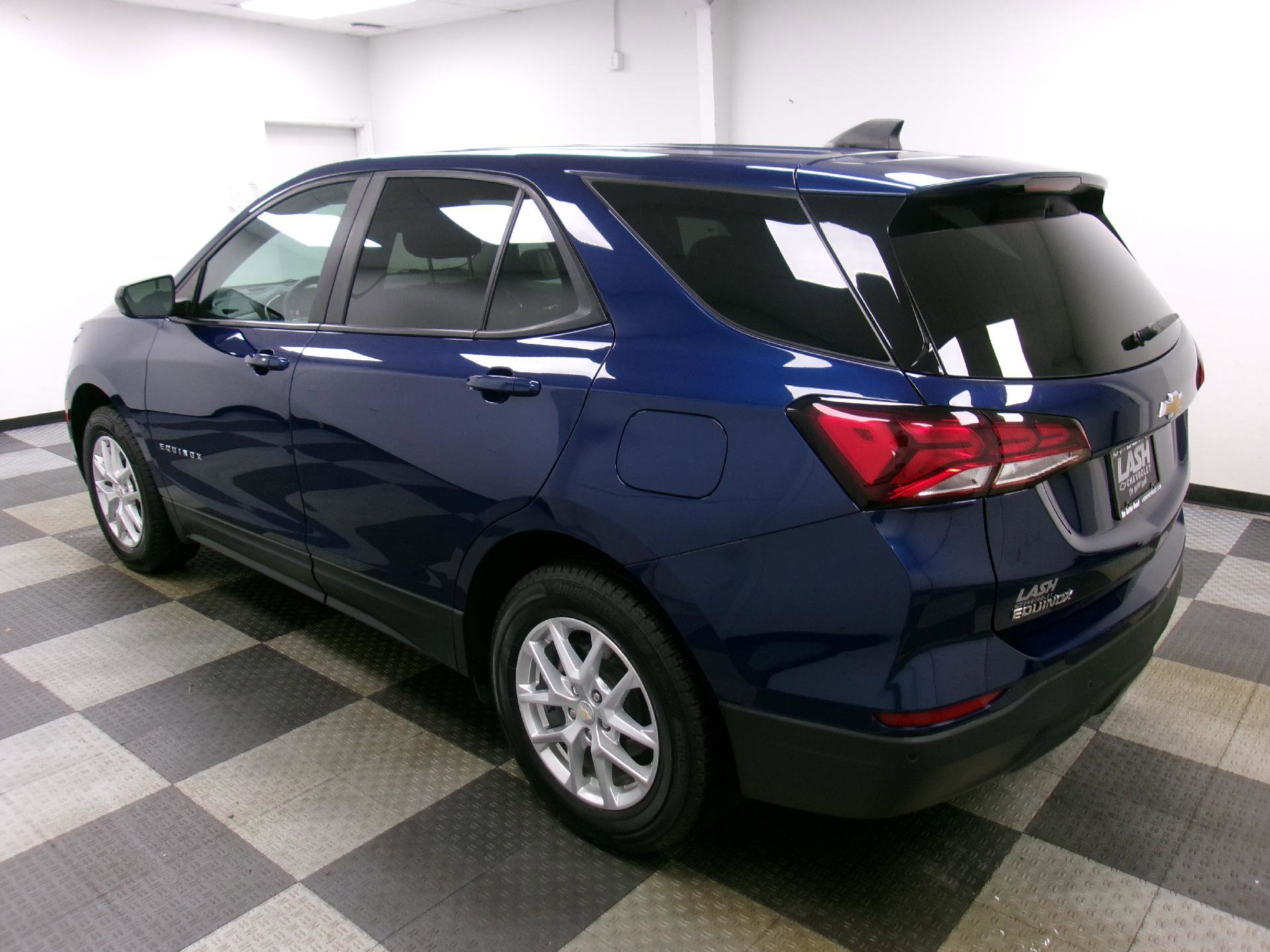 Certified 2023 Chevrolet Equinox LS AWD/4WD image 2
