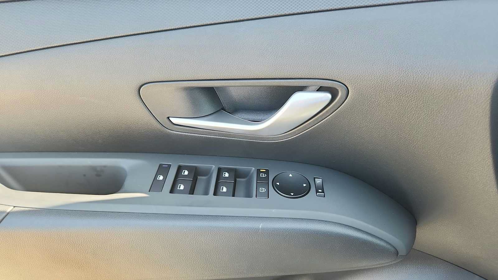 Used 2025 Hyundai Santa Cruz SE FWD image 25
