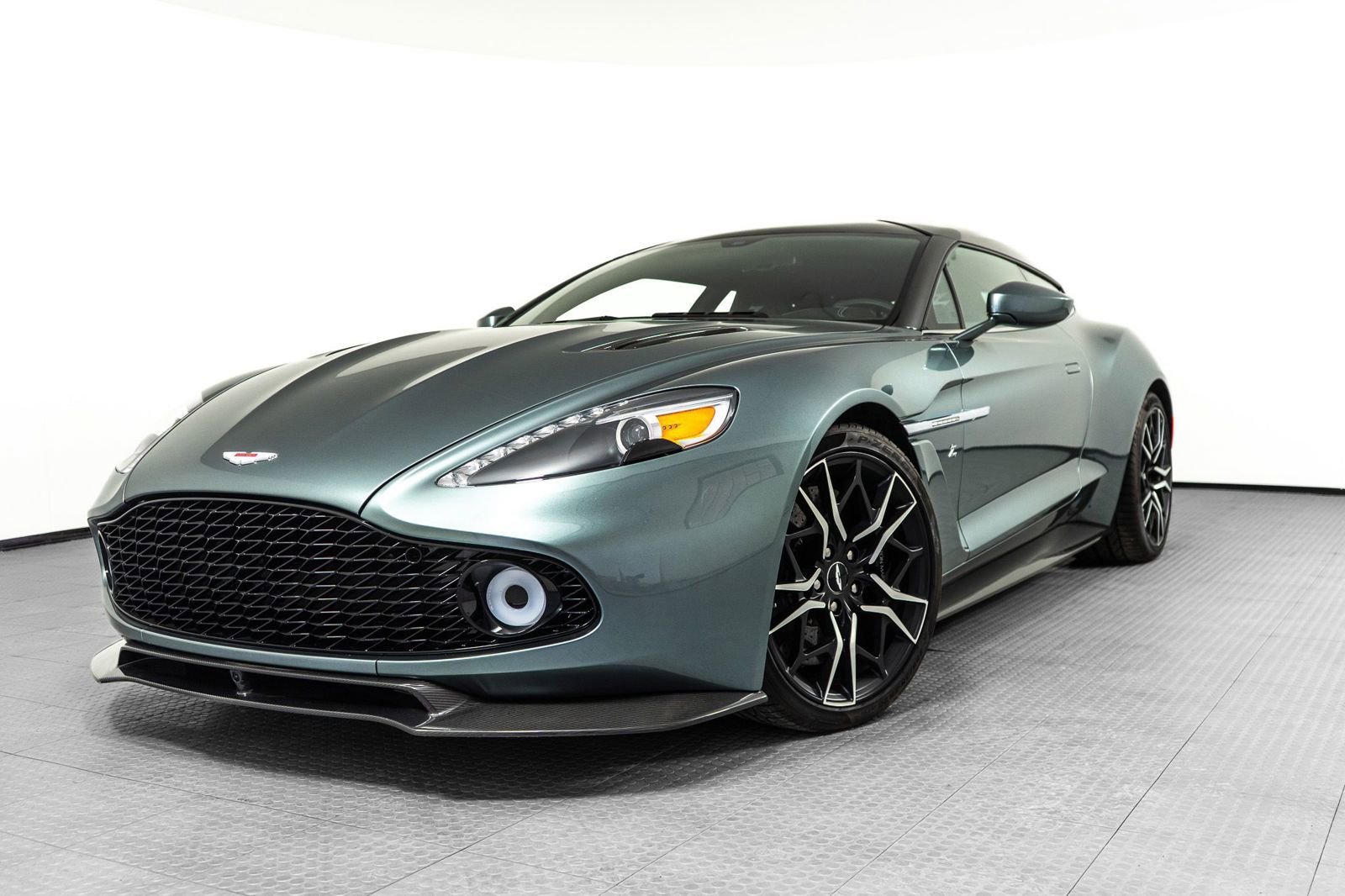 Used 2019 Aston Martin Vanquish Zagato image 3