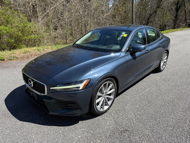 Used 2020 Volvo S60 T5 Momentum image 2