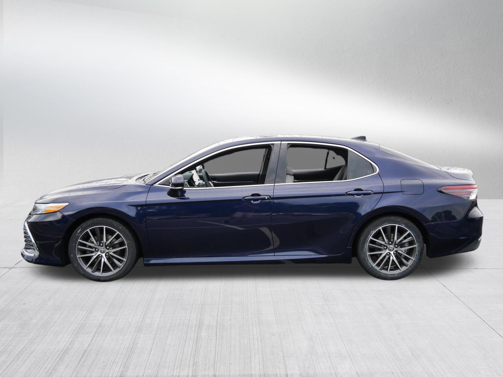 Used 2021 Toyota Camry XLE w/ Navigation Package FWD image 4
