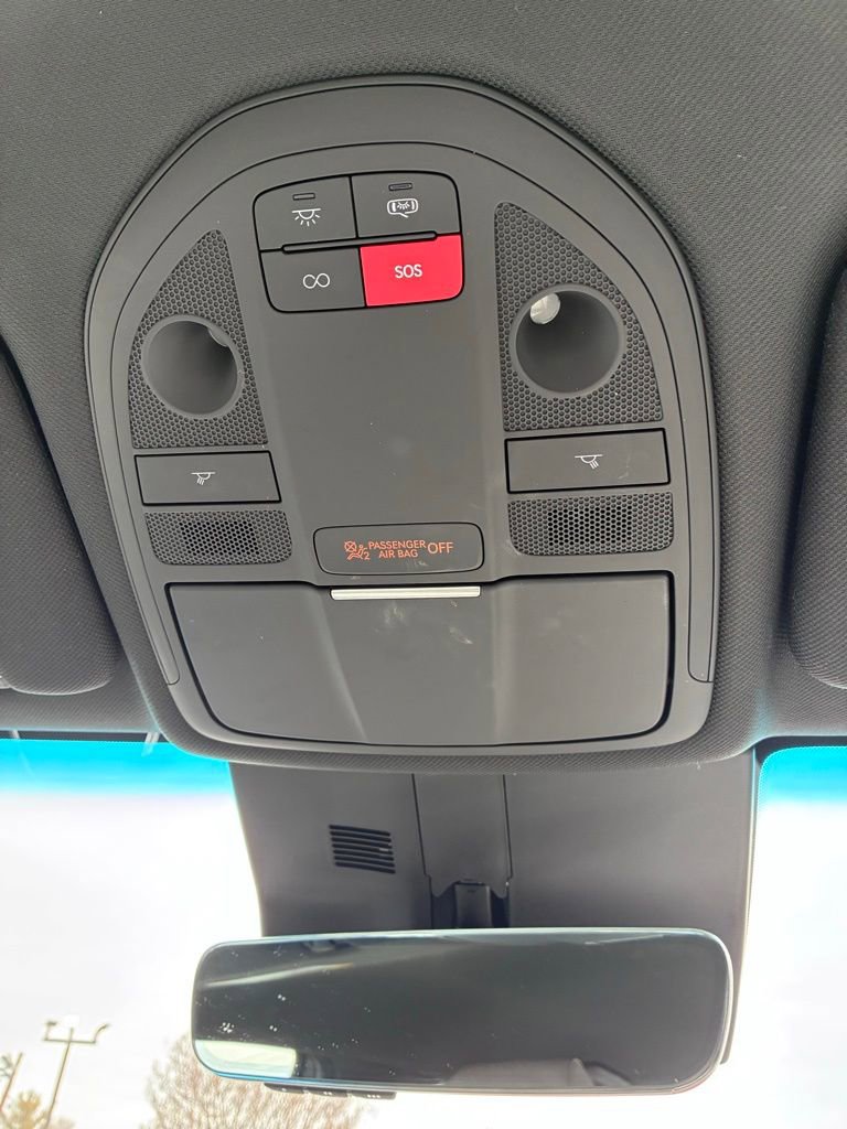 Used 2025 Genesis G70 2.5T image 39