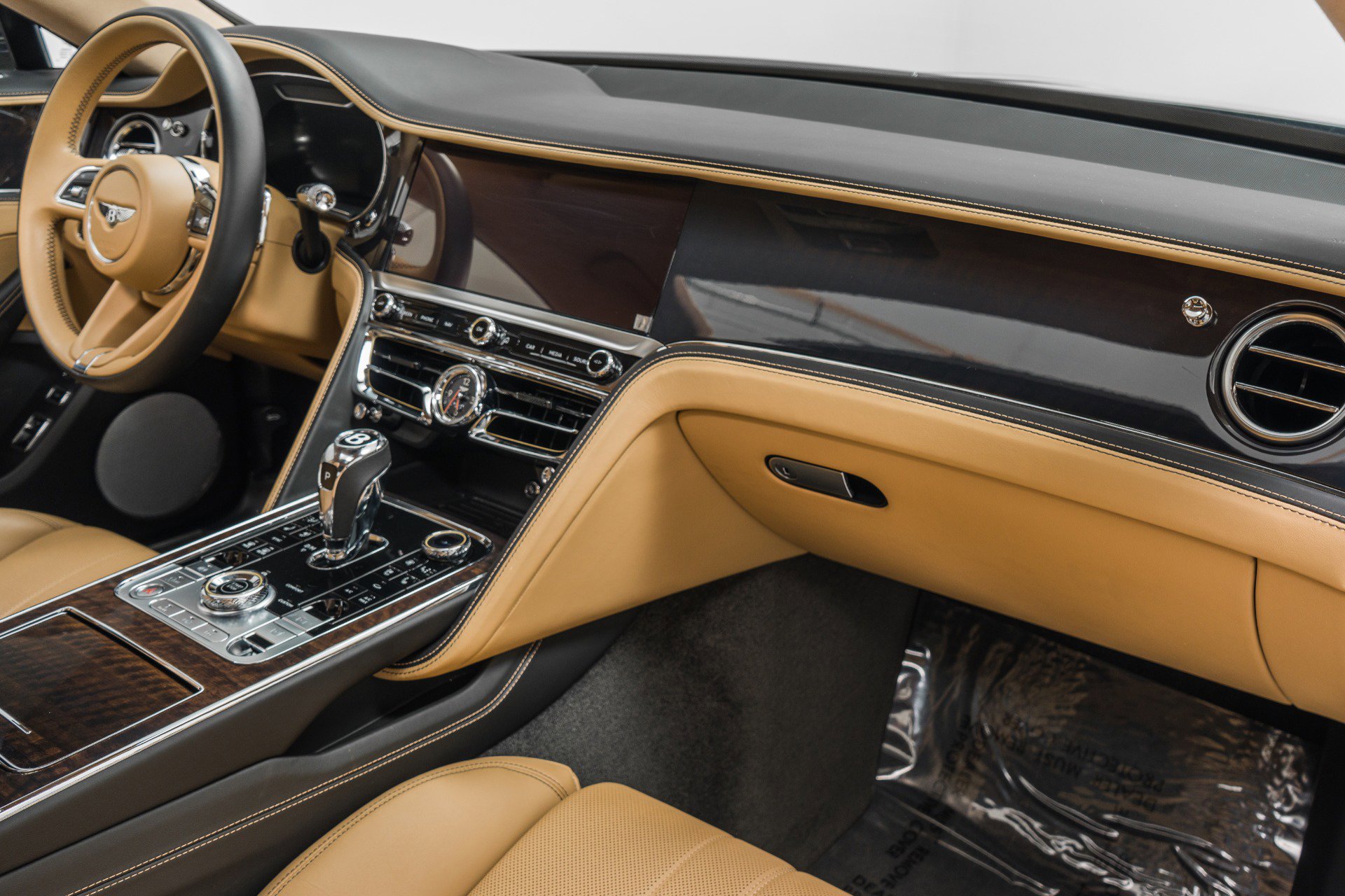 Used 2023 Bentley Flying Spur Plug-In Hybrid image 14