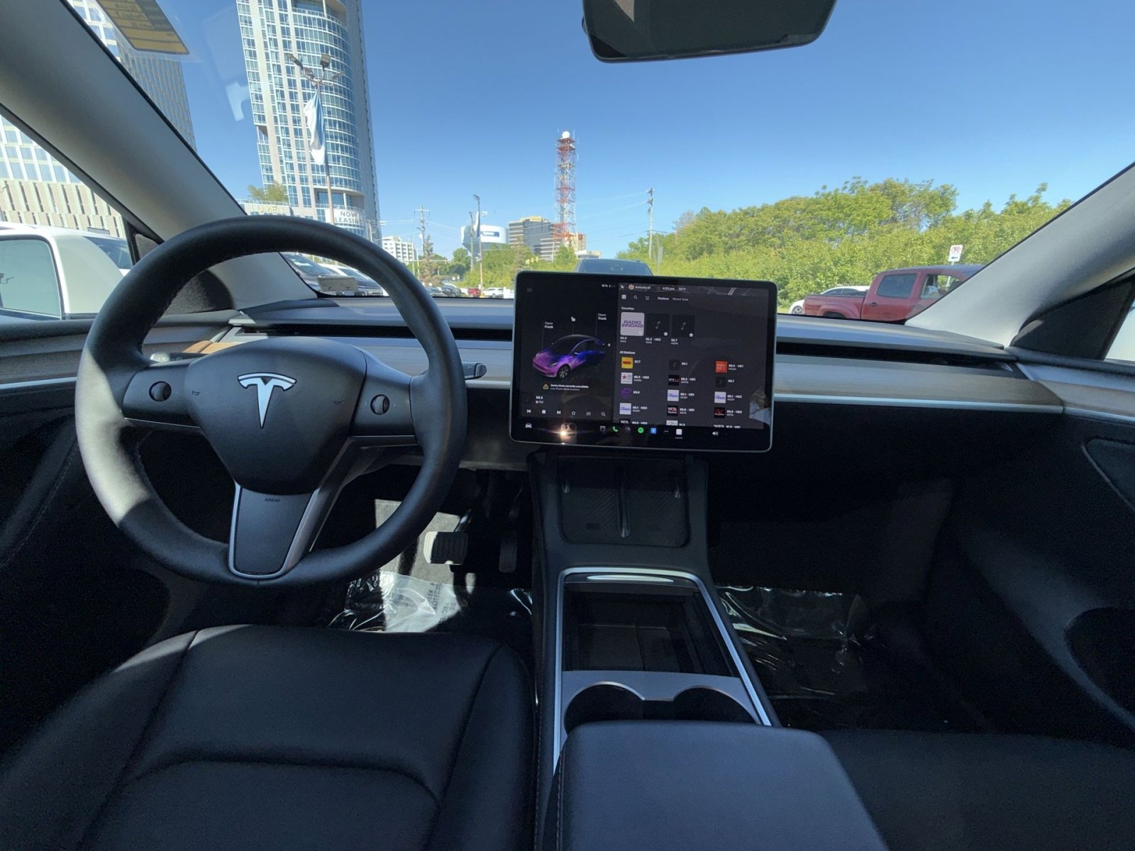 Used 2024 Tesla Model Y Long Range AWD/4WD image 23