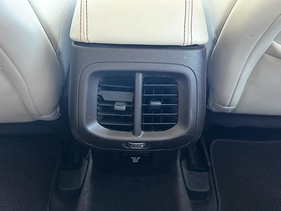 Used 2018 Jeep Cherokee Overland w/ Technology Group FWD image 32