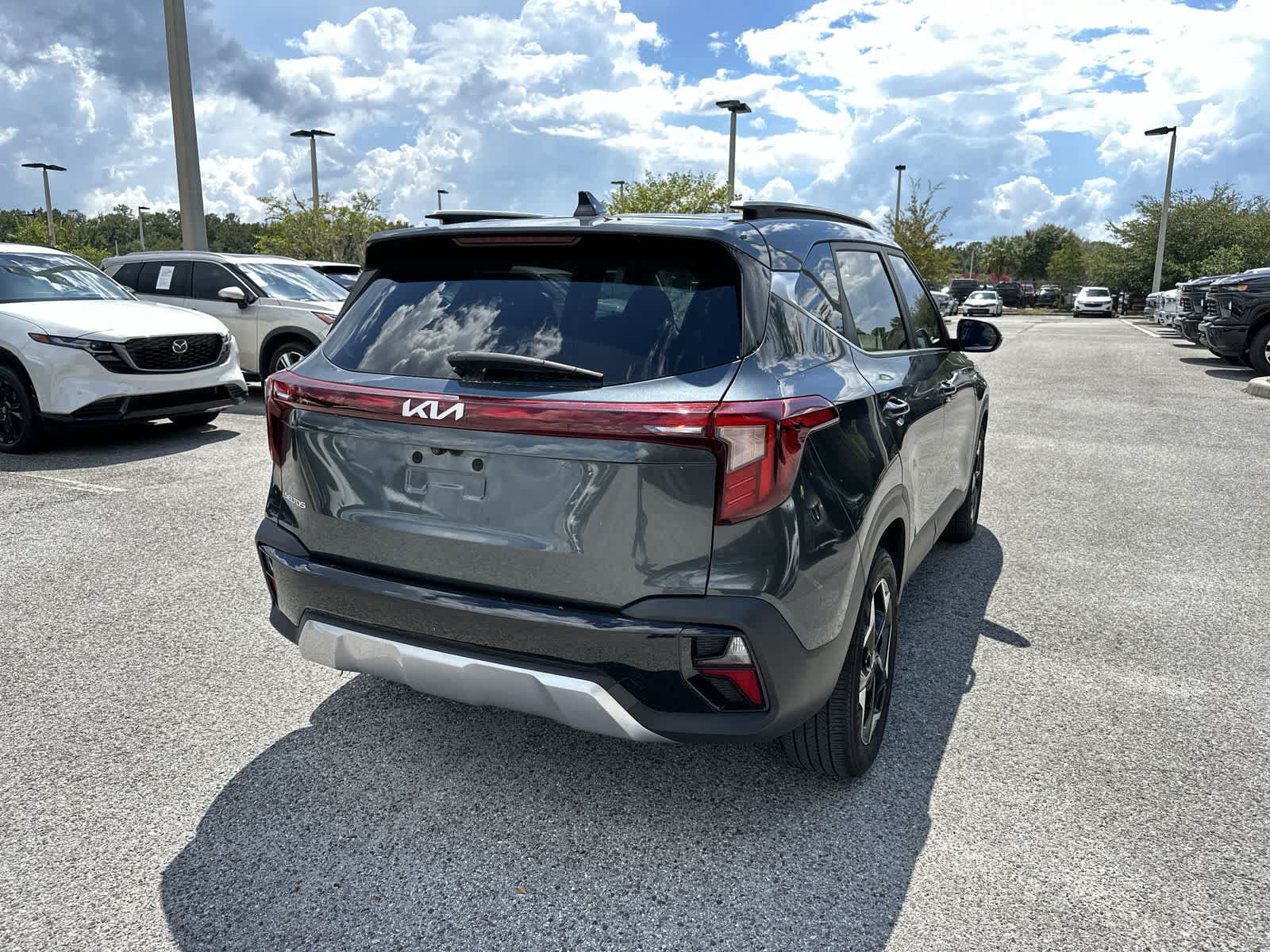 Used 2024 Kia Seltos EX FWD image 8