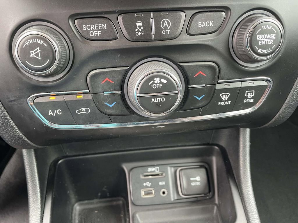 Used 2016 Jeep Cherokee Limited FWD image 27