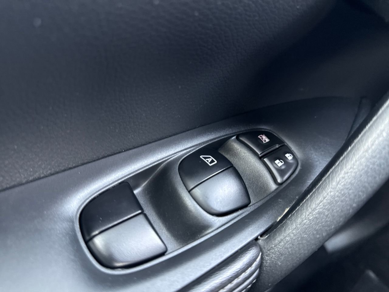 Used 2020 Nissan Rogue S image 29