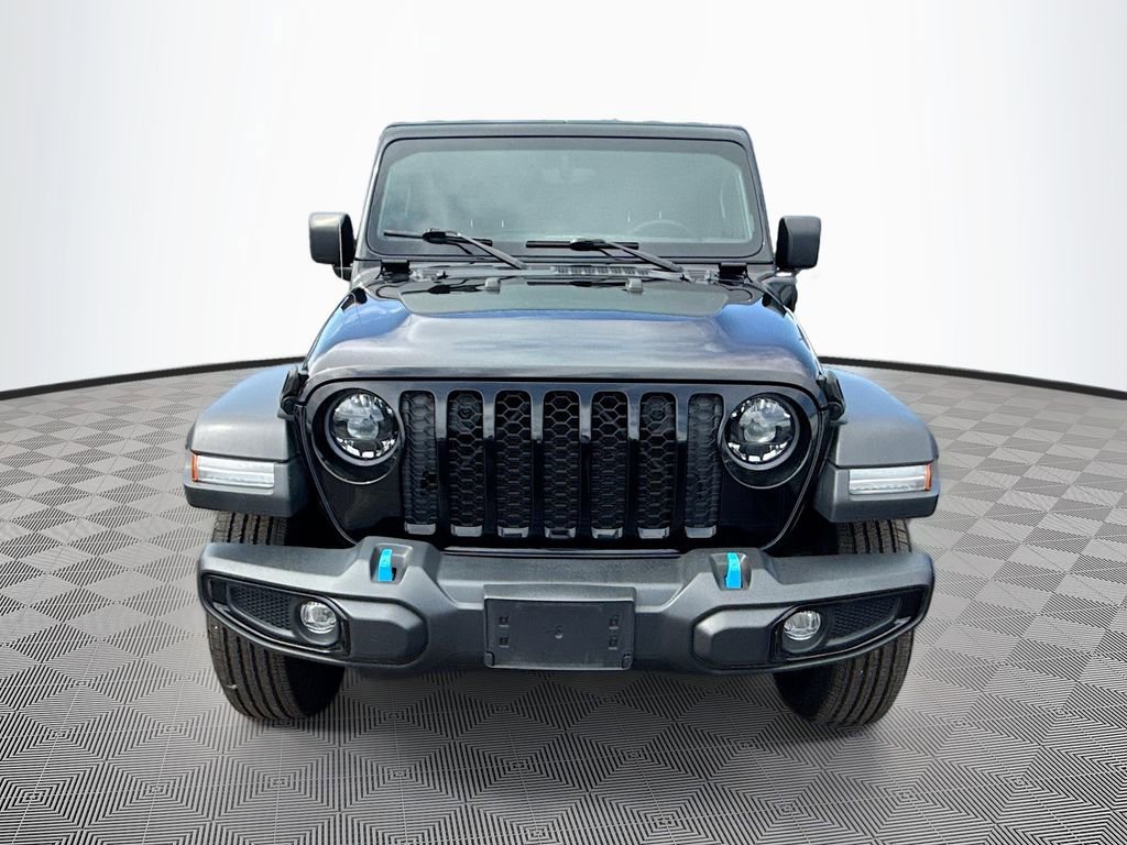 Used 2023 Jeep Wrangler Unlimited w/ 8.4" Radio Group AWD/4WD video 2