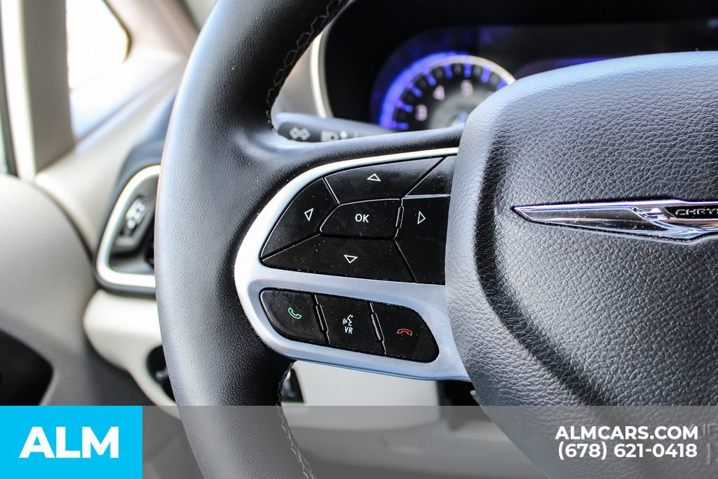 Used 2023 Chrysler Pacifica Touring-L FWD image 24