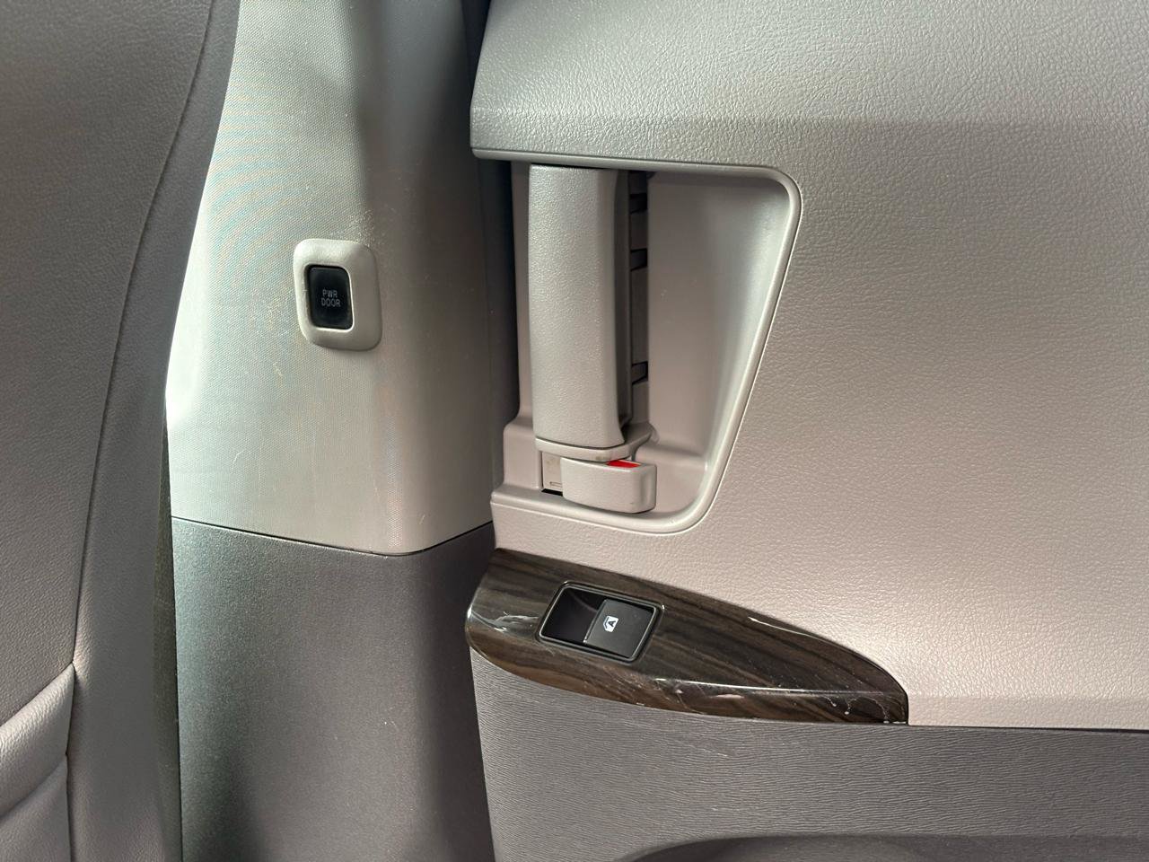 Used 2015 Toyota Sienna XLE w/ XLE Navigation Package FWD image 36