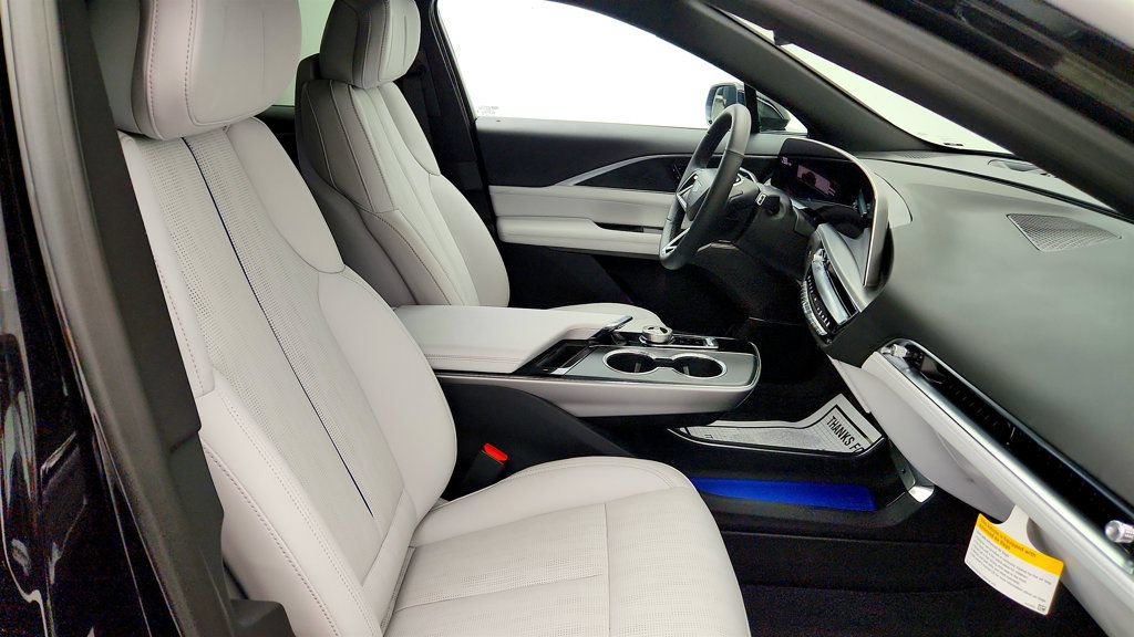 Used 2025 Cadillac Lyriq Luxury w/ LPO, Floor Liner Package RWD image 21