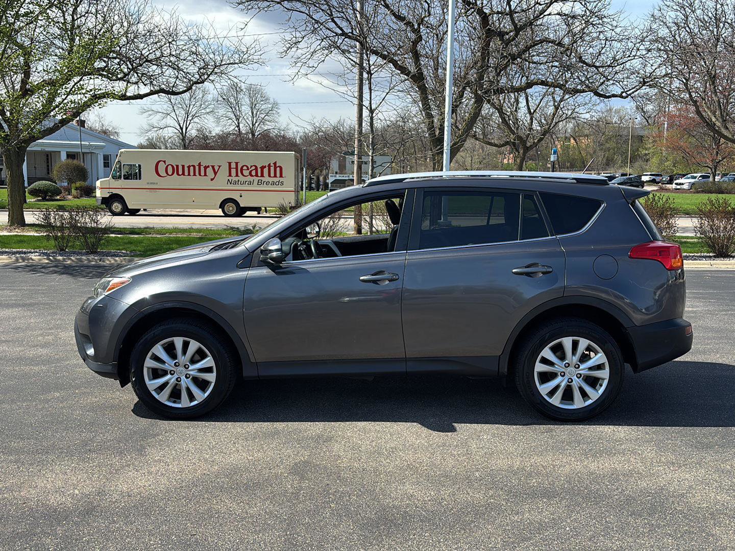 Used 2014 Toyota RAV4 Limited w/ Technology Package AWD/4WD image 17
