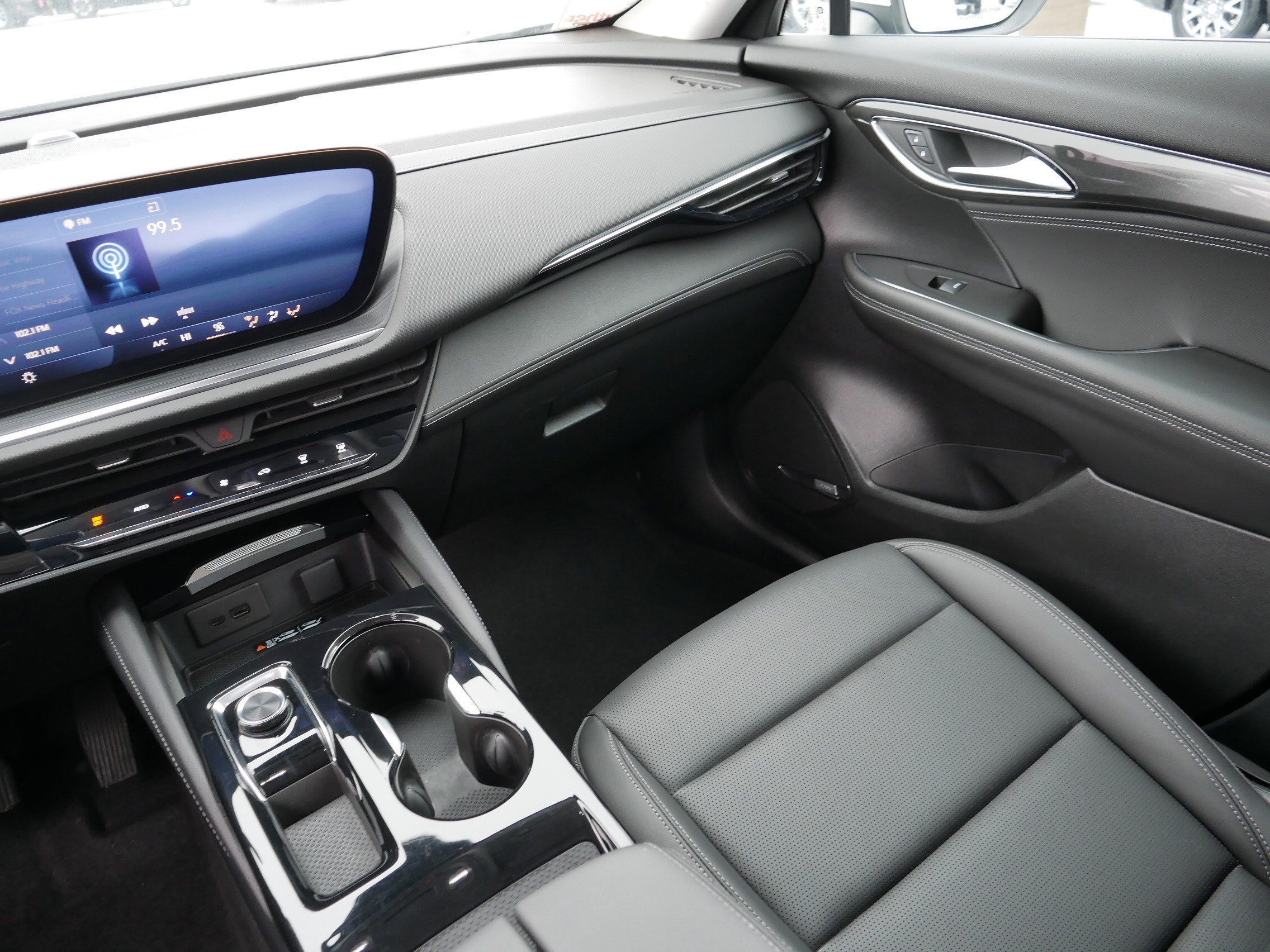 Certified 2025 Buick Envision Preferred image 11