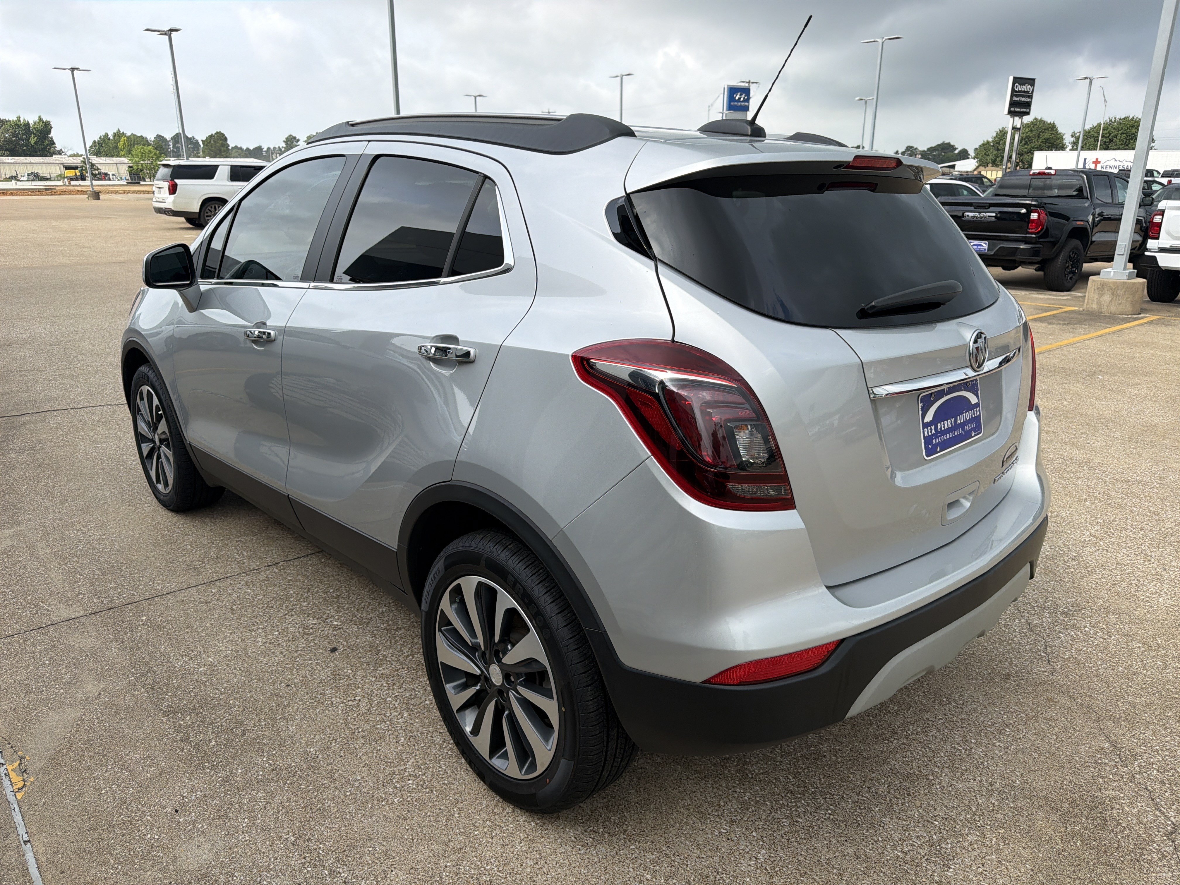 Used 2021 Buick Encore Preferred w/ Safety Package FWD image 4