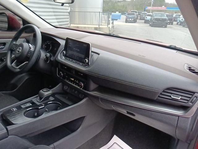Used 2023 Nissan Rogue SV image 32