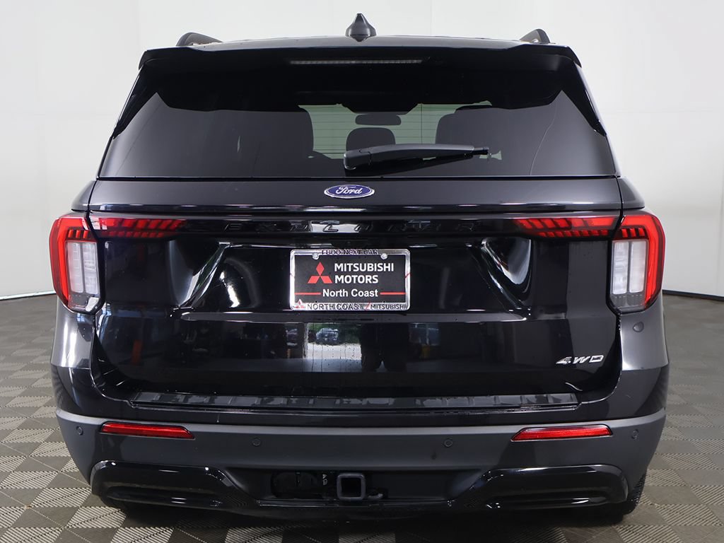 Used 2025 Ford Explorer ST-Line w/ ST-Line Street Pack AWD/4WD image 12
