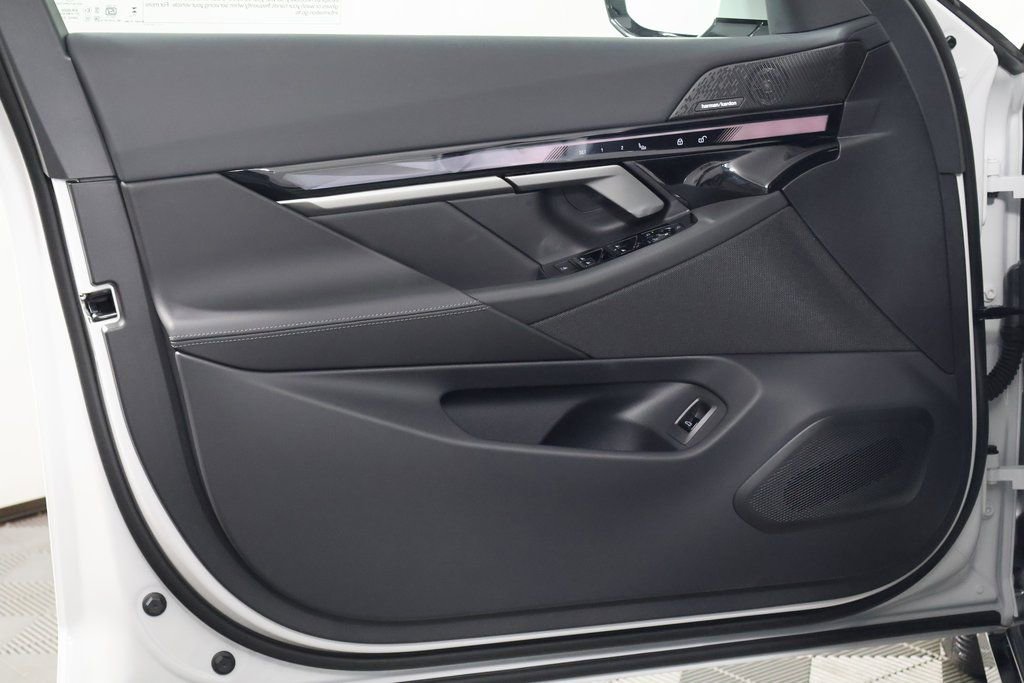 New 2026 BMW i5 eDrive40 w/ M Sport Package image 7