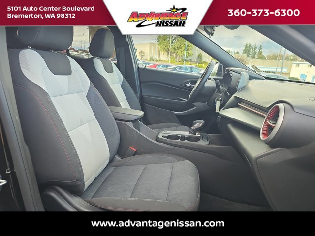Used 2024 Chevrolet Trax RS FWD image 23