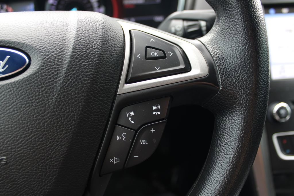 Used 2017 Ford Fusion SE FWD image 19