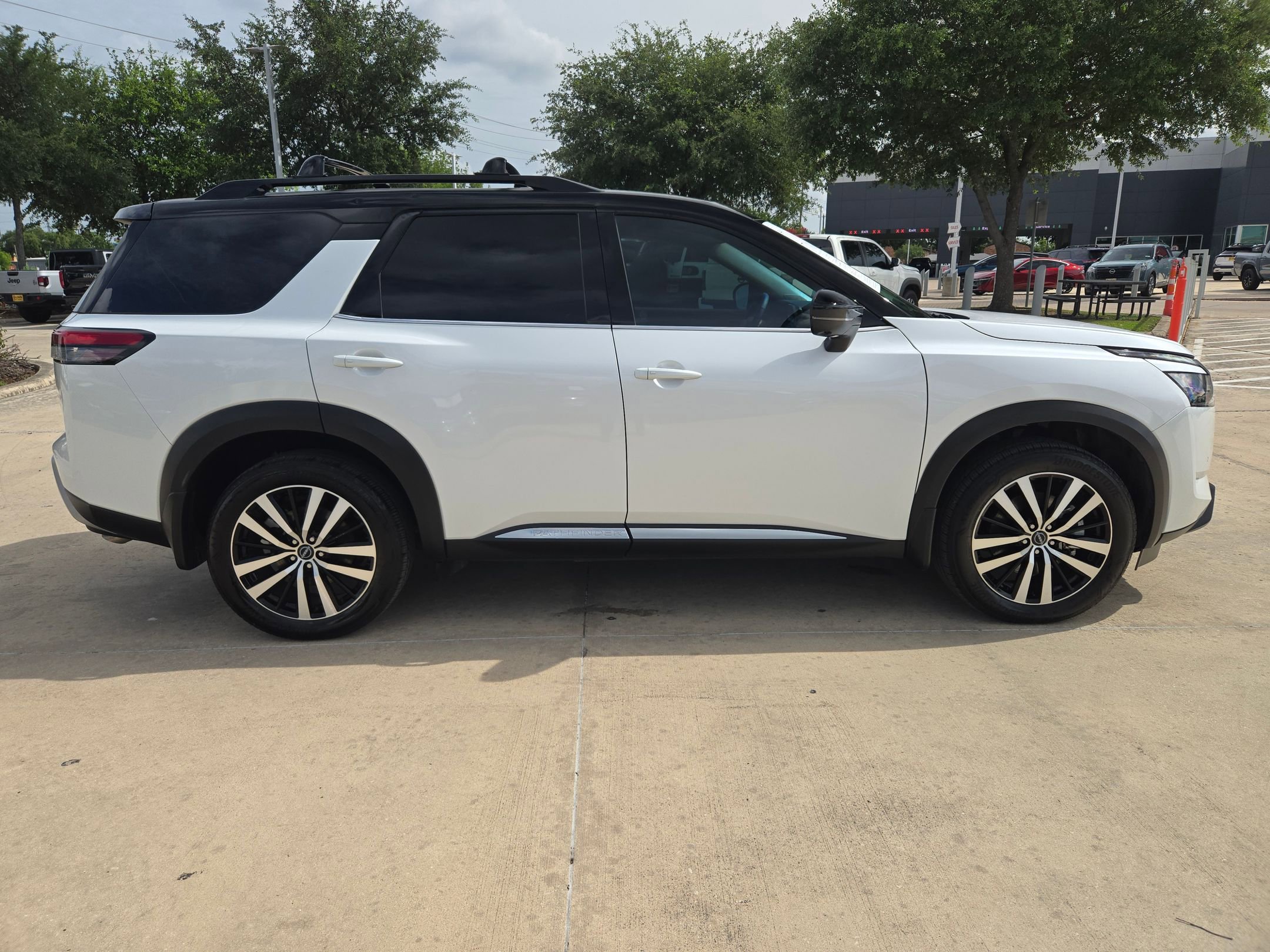 Certified 2025 Nissan Pathfinder Platinum w/ Cargo Package AWD/4WD image 2