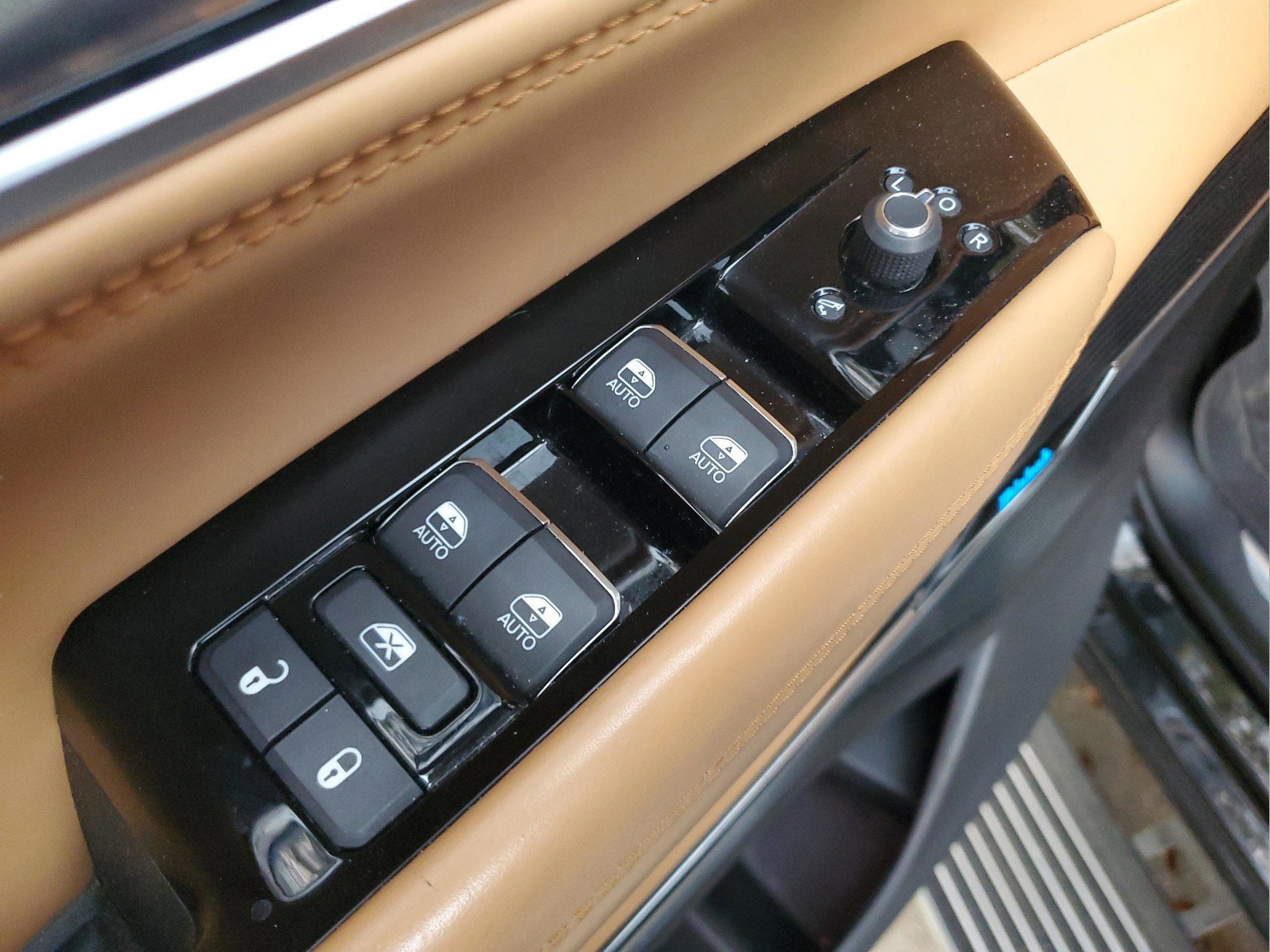 Certified 2022 Jeep Grand Wagoneer Series III w/ Rear Seat Video Group 1 image 15