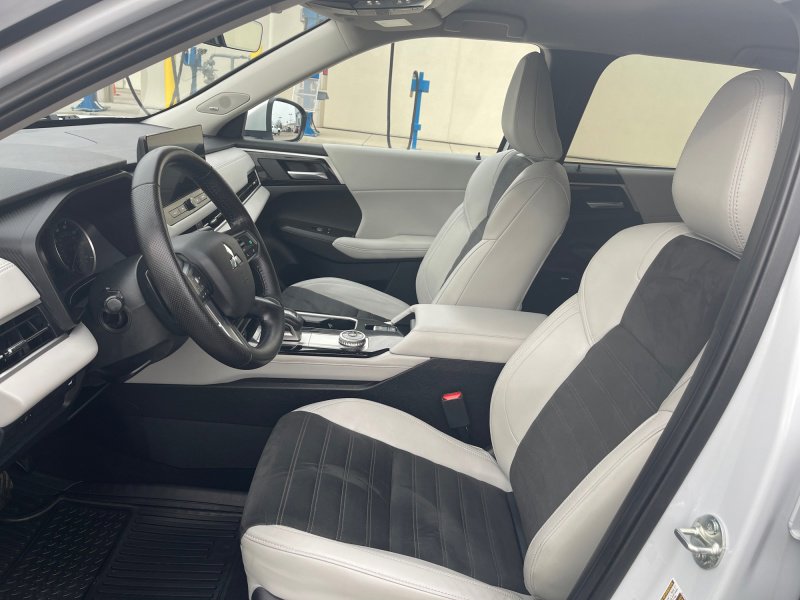 Used 2025 Mitsubishi Outlander SE AWD/4WD image 9