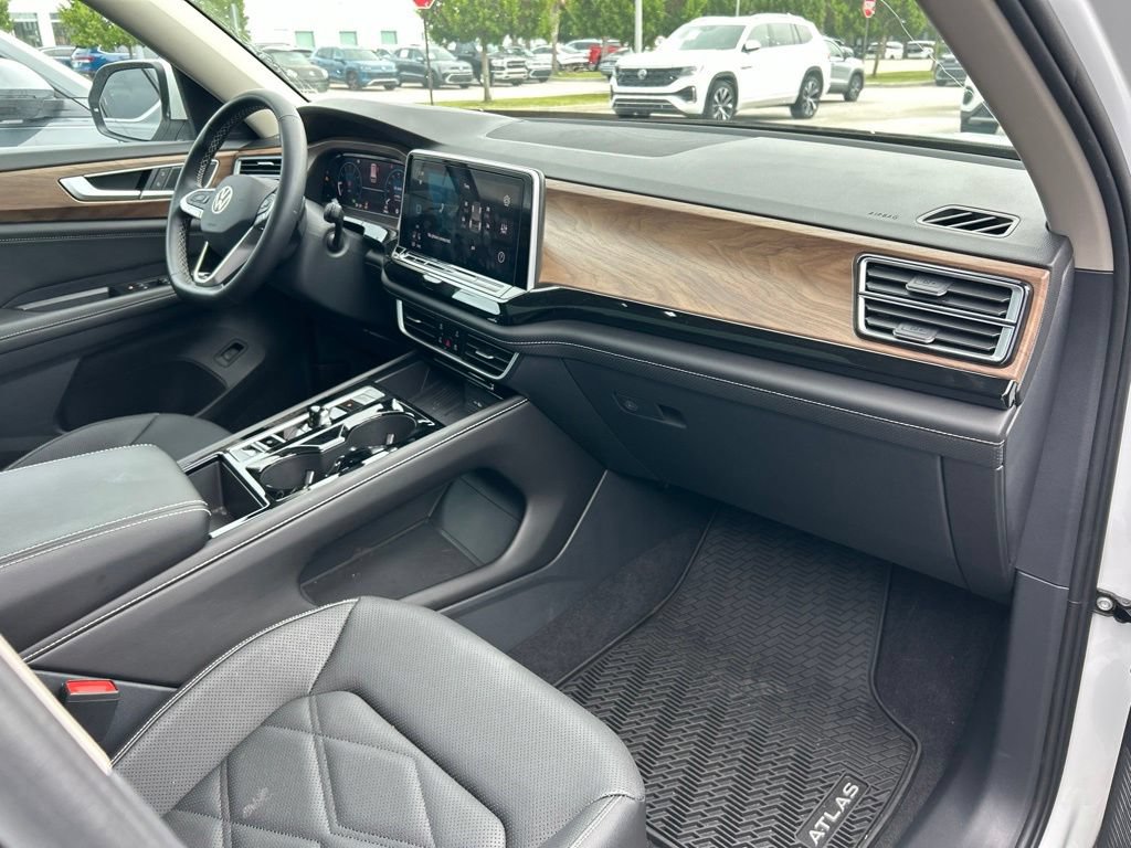 Certified 2026 Volkswagen Atlas SE w/ Panoramic Sunroof Package FWD image 42