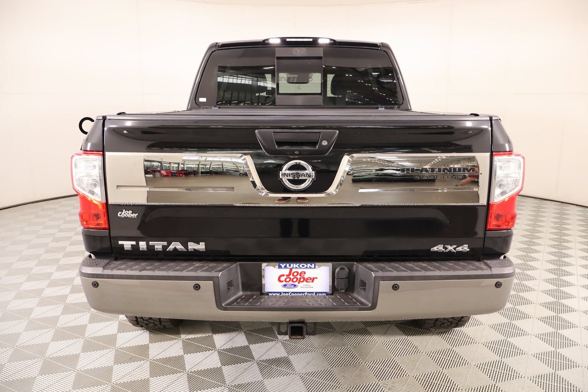 Used 2017 Nissan Titan Platinum Reserve AWD/4WD image 22
