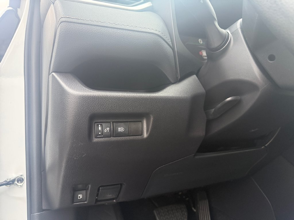Used 2025 Toyota RAV4 XLE AWD/4WD image 13