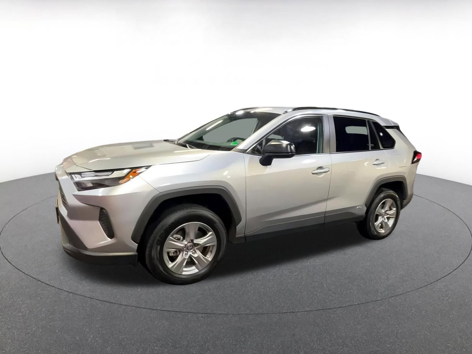 Used 2025 Toyota RAV4 LE image 8