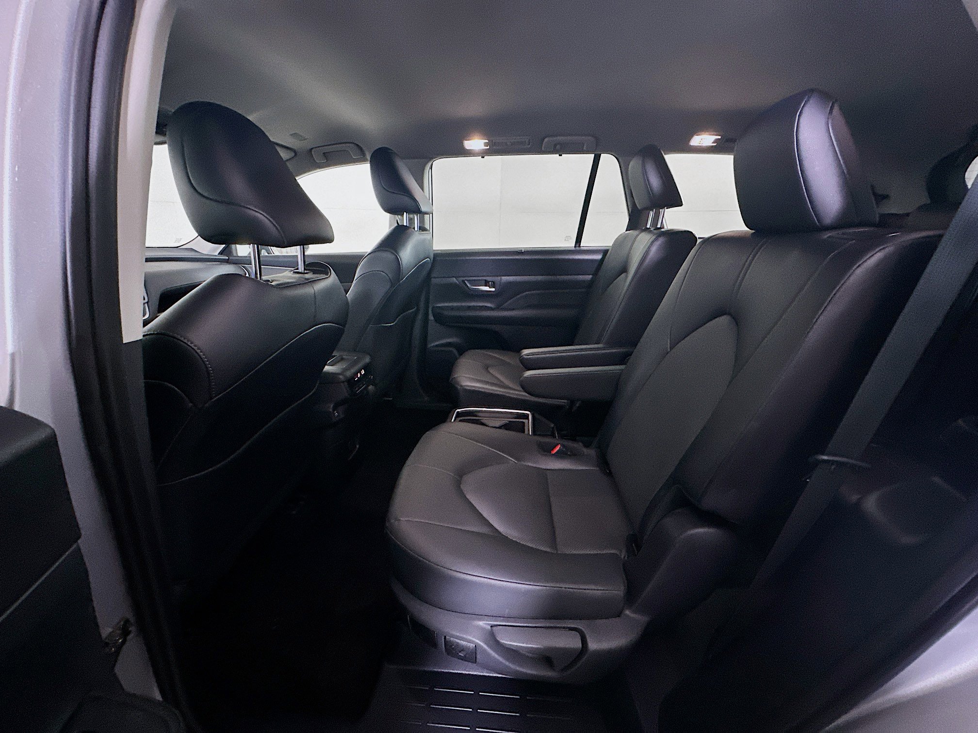 Used 2025 Toyota Grand Highlander AWD image 29