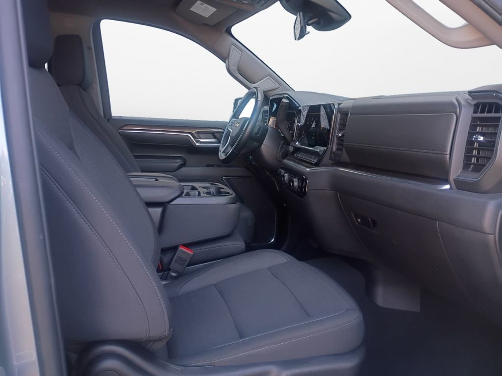 Used 2025 Chevrolet Silverado 1500 LT RWD image 24