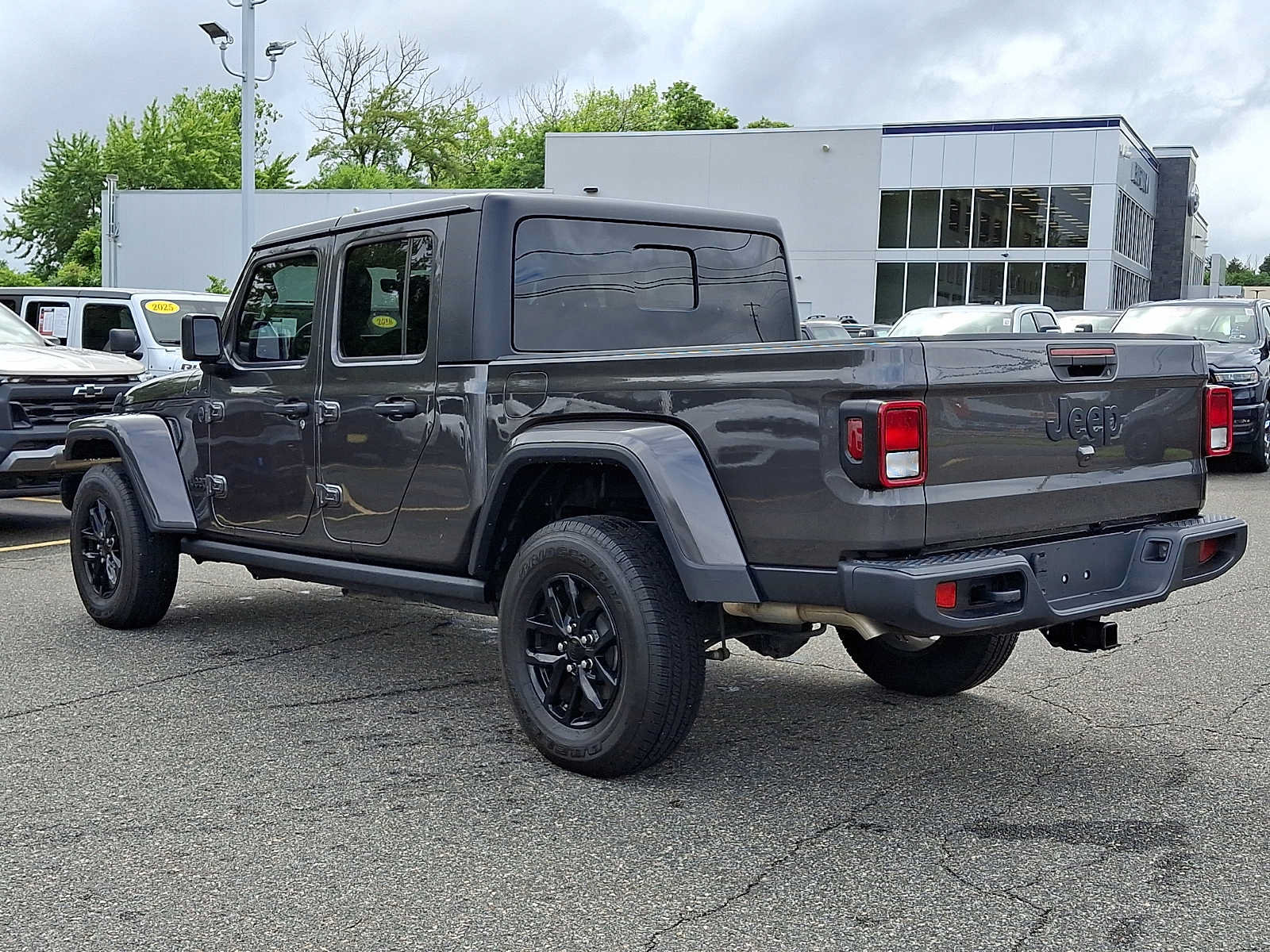Used 2022 Jeep Gladiator Sport AWD/4WD image 4
