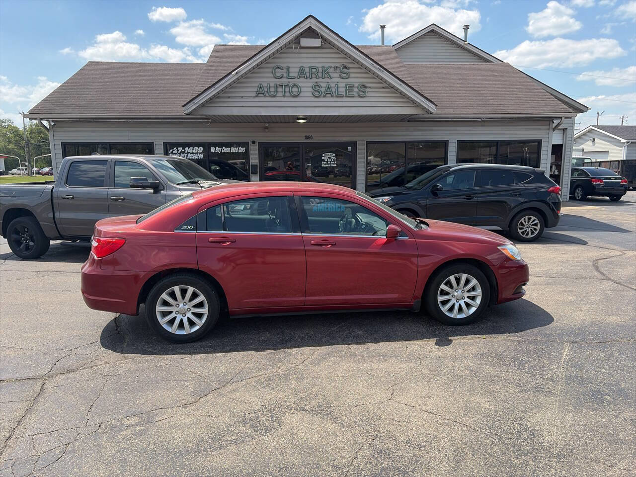Used 2013 Chrysler 200 Touring FWD image 1
