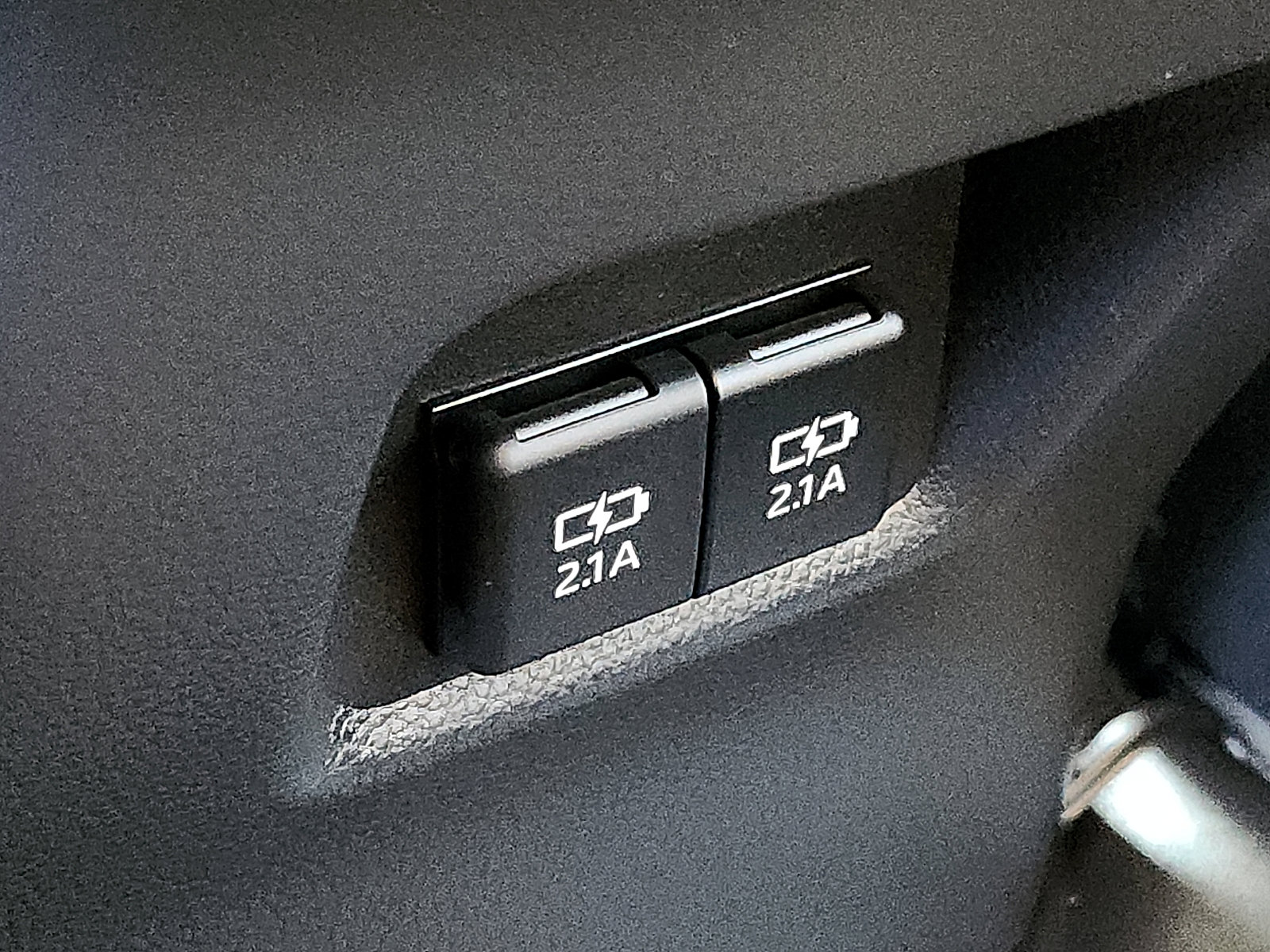 Used 2021 Toyota RAV4 XLE image 11